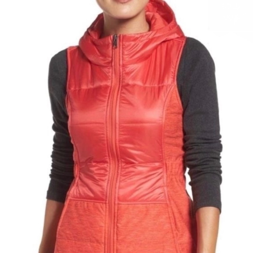 *FIRM PRICE* The North Face Pseudio Puffer Full Zip Performance Hooded Vest